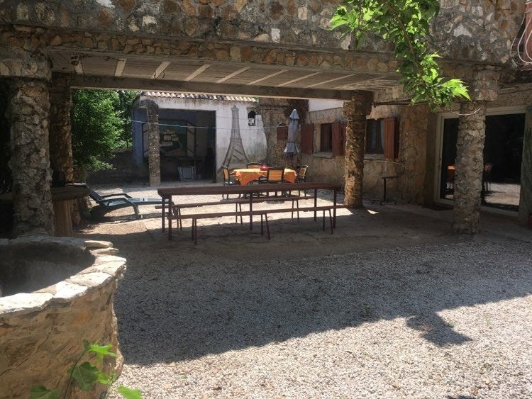 Vakantiehuis tot 15p , zuid Ardeche, grote tuin,ruime parkin, 15 personen, 4 of meer slaapkamers, Wasmachine, Landelijk
