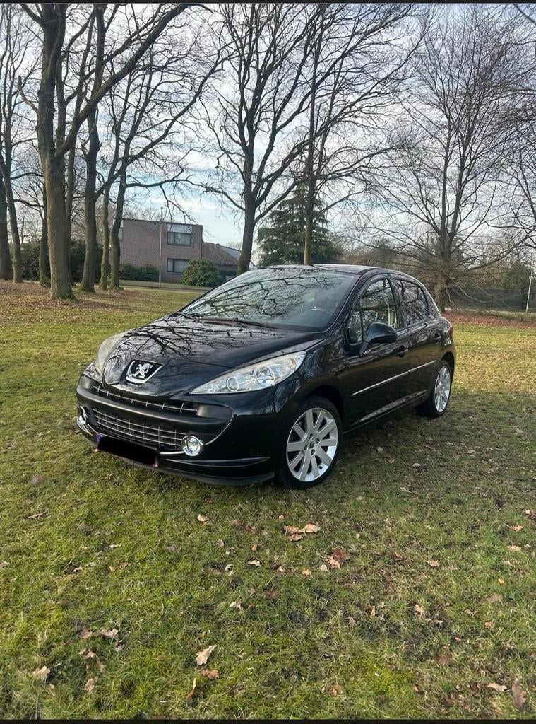 Te koop: Peugeot 207 1.6 Turbo (2010) – Slechts 99.000 km, Auto's, Voorwielaandrijving, Zwart, 4 cilinders, Zwart
