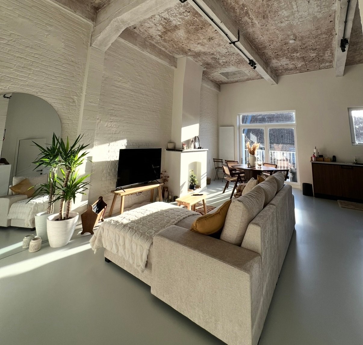 Beige zetel / slaapbank, Huis en Inrichting, Ophalen, Modern 2m80 x 1m80, 250 tot 300 cm, Driepersoons