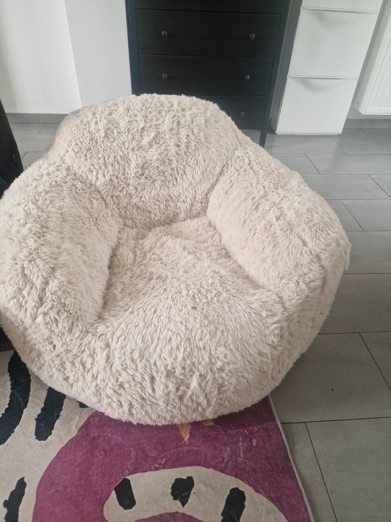 Loungestoel faux fur, Enlèvement