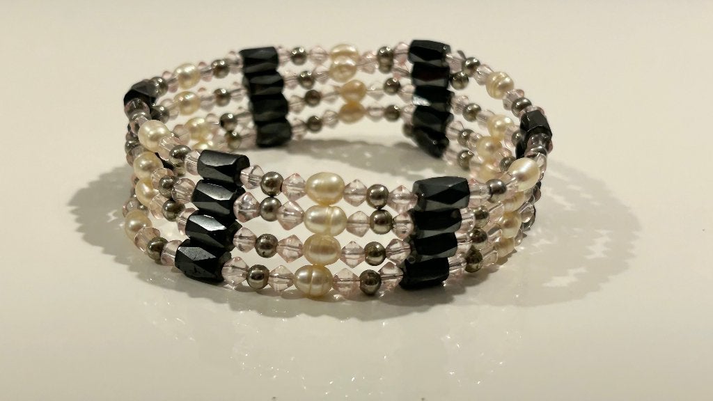 Magnetische ecru-zwarte halsketting / armband, Handtassen en Accessoires, Ophalen of Verzenden, Nieuw, Wit, Verstelbaar