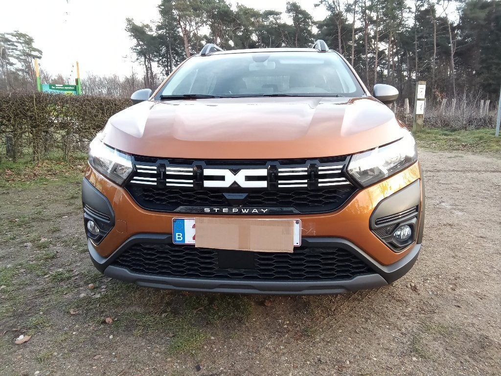 Dacia Sandero Stepway op Lpg en benzine bouwjaar 24/04/2023, Autos, 1229 kg, Achat, Capteur de lumière, Noir
