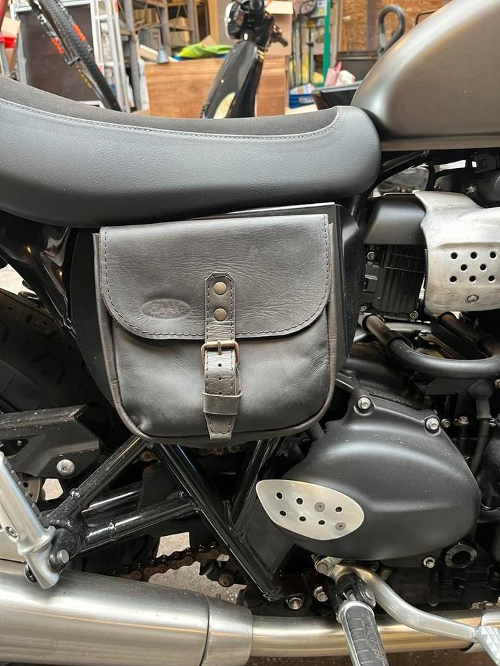 BAAK side covers + leren tassen – Triumph Bonneville, Motoren, Ophalen