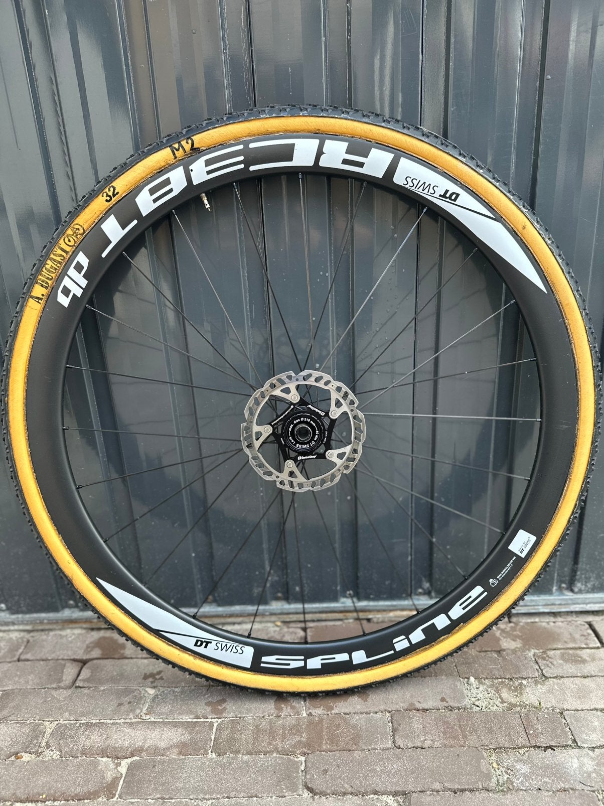 DT Swiss RC 38T SPLINE carbon voorwiel, Vélos & Vélomoteurs, Enlèvement ou Envoi, Comme neuf, Carbone
