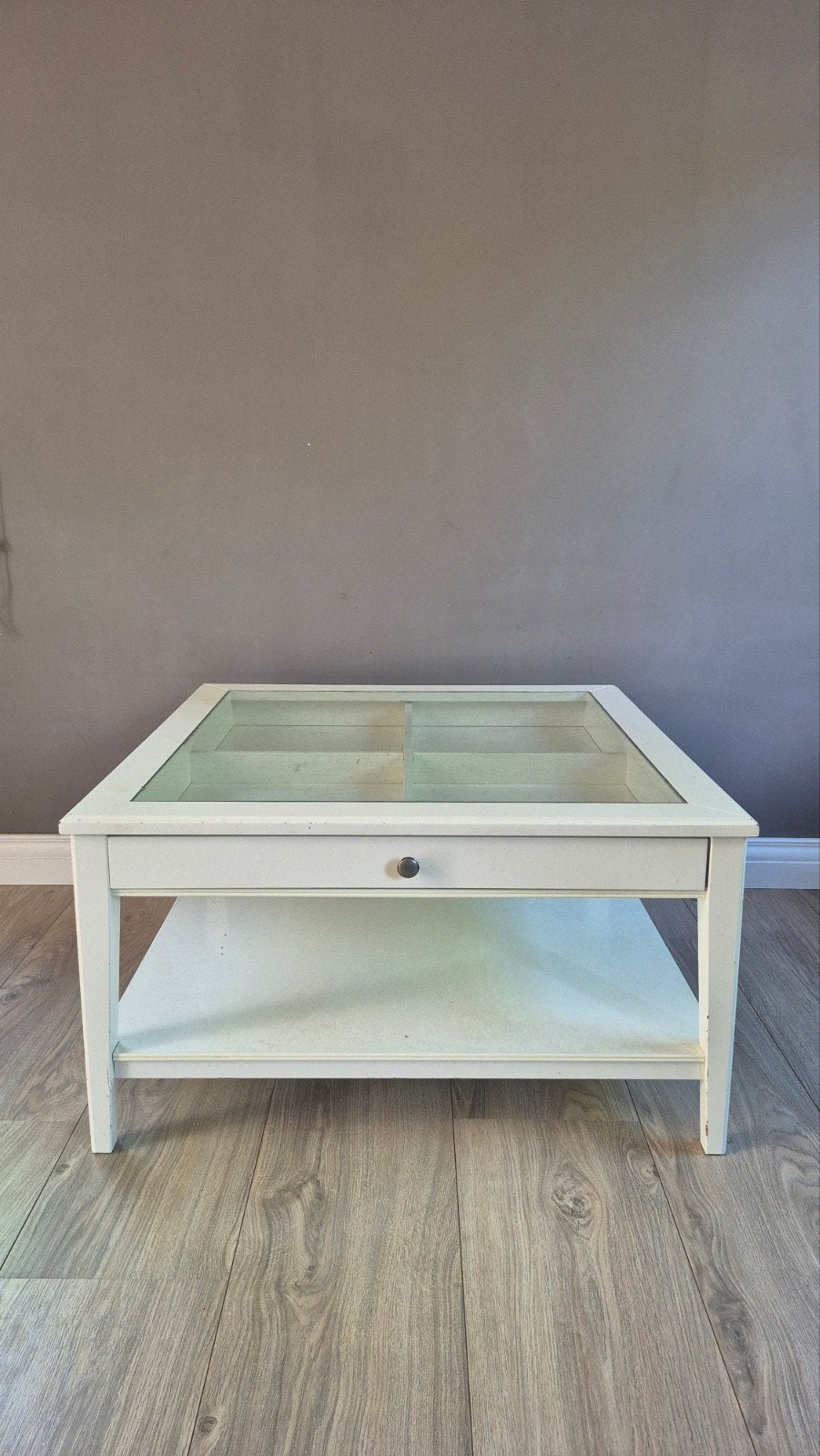 Witte salontafel met glazen blad en lade, Huis en Inrichting, Tafels | Salontafels, Ophalen