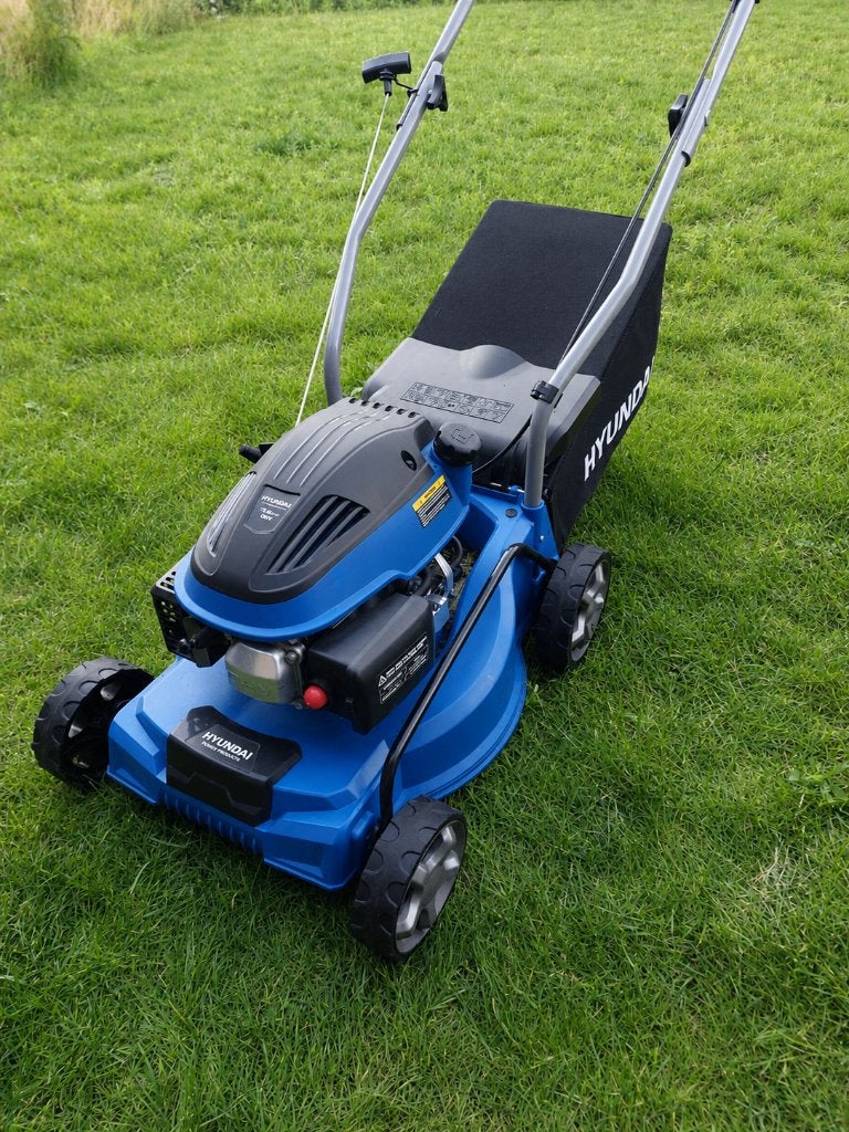 Te huur: Hyundai Grasmaaier 80cc, Tuin en Terras, Grasmaaiers, Ophalen, Opvangzak