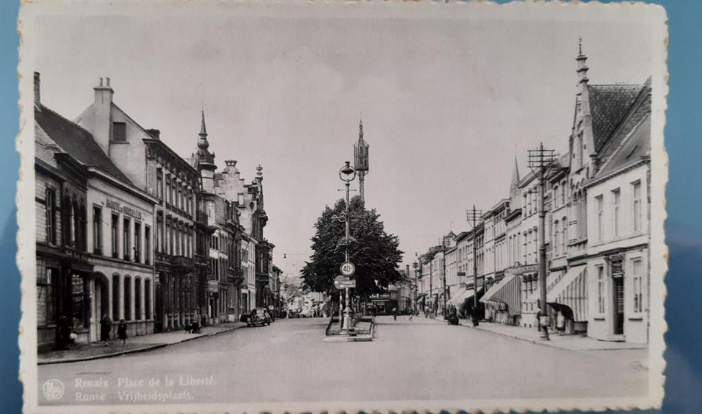 Ronse RENAIX PETIT PLACE kleine markt  VINTAGE, Ophalen of Verzenden