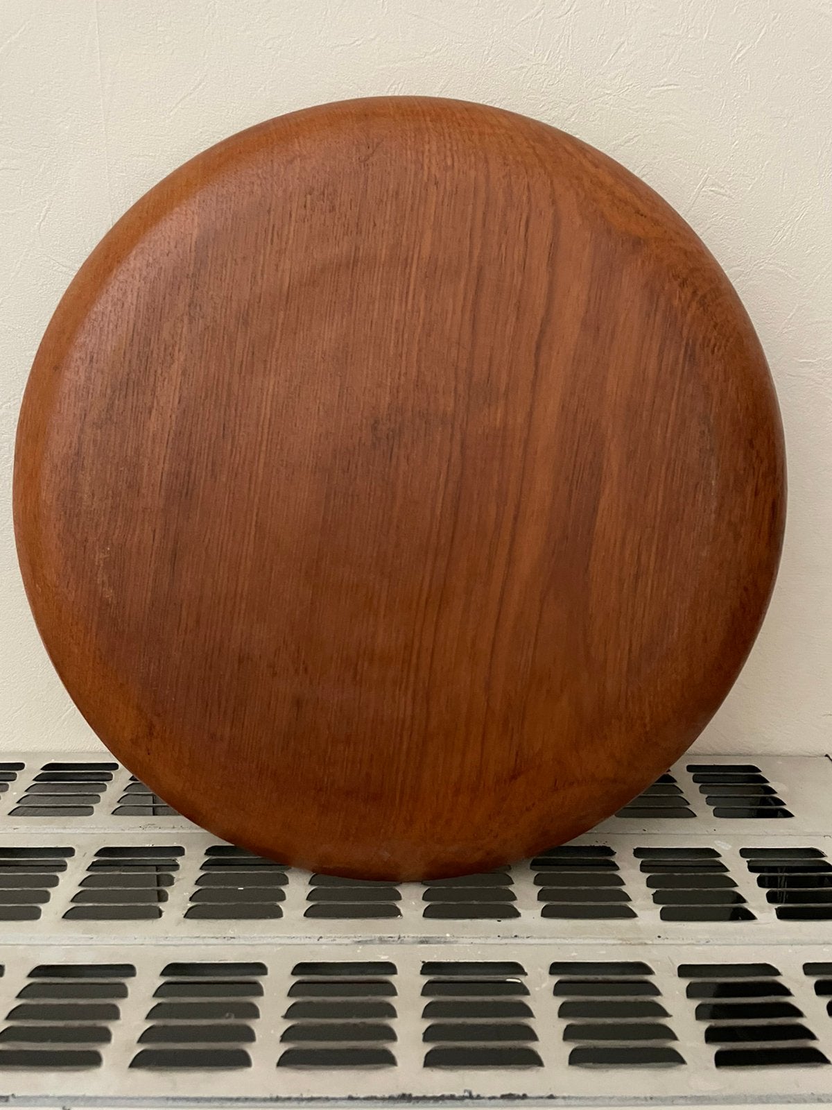 Mid century ronde teakhouten dienblad/schotel, Ophalen of Verzenden