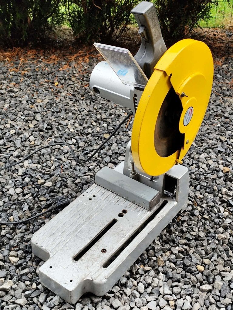 TRONCONNEUSE A METAUX, Bricolage & Construction, Outillage | Scies mécaniques, 1200 watts ou plus, 70 mm ou plus, Enlèvement, Utilisé