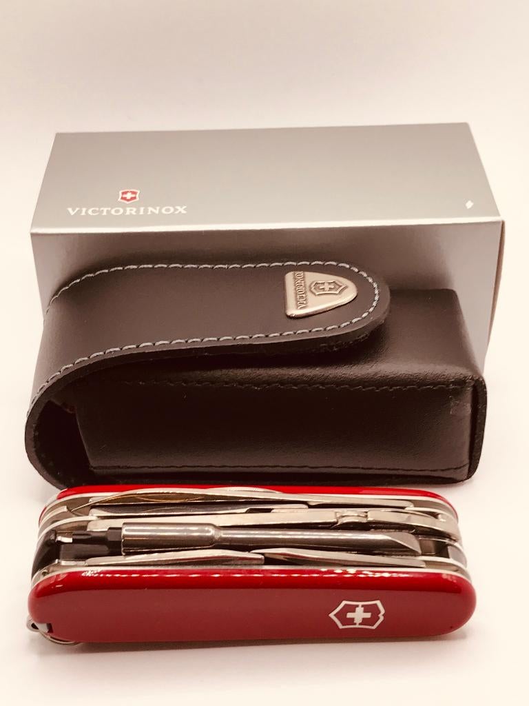 Victorinox Cyber M Tool 34 fonctions + étui ceinture en cuir, Enlèvement ou Envoi, Neuf