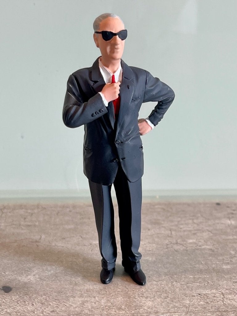 KK scale 1/18 Enzo Ferrari figure, Ophalen of Verzenden, Nieuw