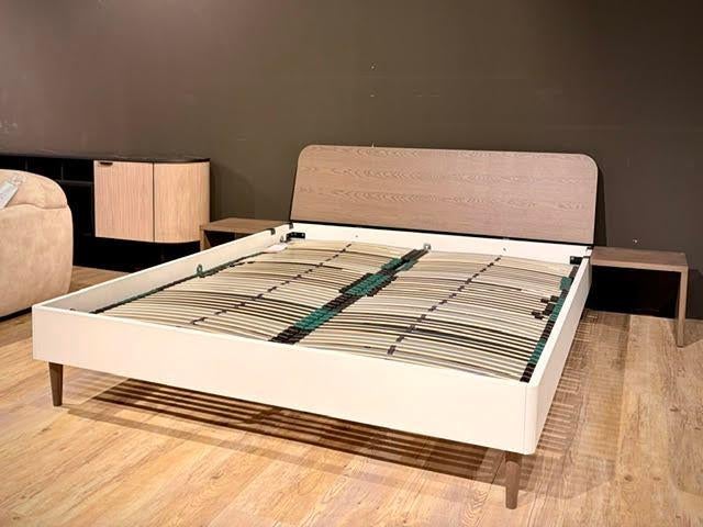 Bed 'Yours Round' SHOWROOMMODEL, Huis en Inrichting, Ophalen, Wit, Tweepersoons, Zo goed als nieuw