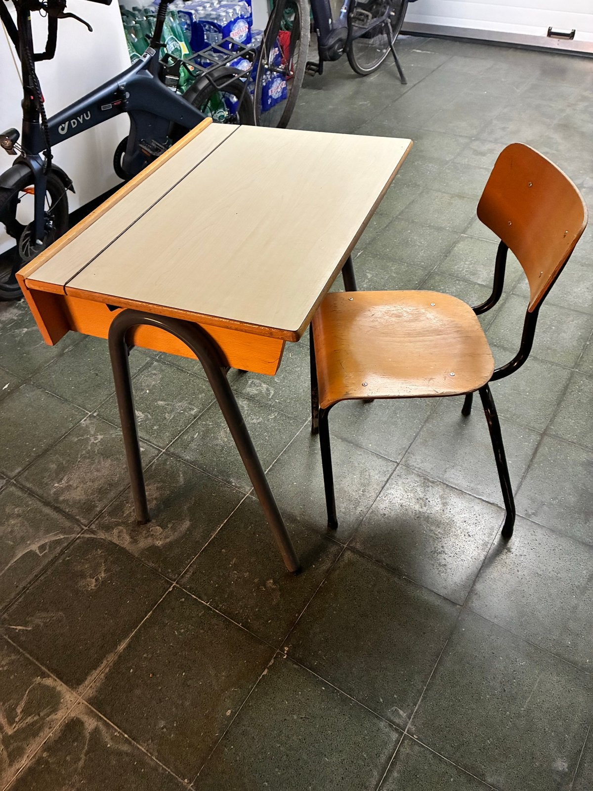 Schoolbank, Enlèvement, Utilisé