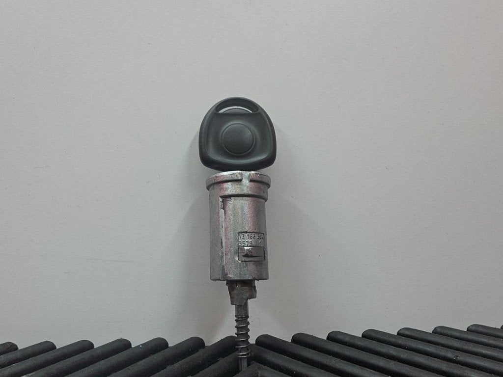 CONTACTSLOT + SLEUTEL Opel Corsa C (F08 / 68) (|13168306|), Auto-onderdelen, Gebruikt, Opel, Opel Automobile GmbH, Kontakt-opel@opel.com