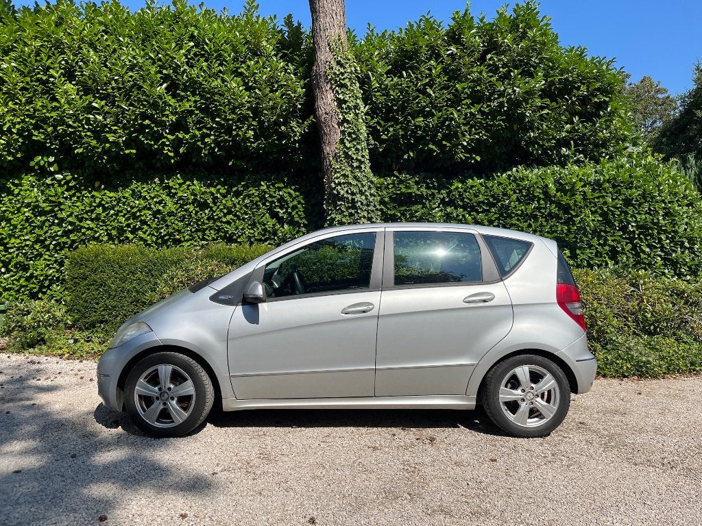 MERCEDES A150 Classe A à essence, 80 000 km, très bon état, Autos, Mercedes-Benz, Particulier, Classe A, Essence, Hatchback, 5 portes