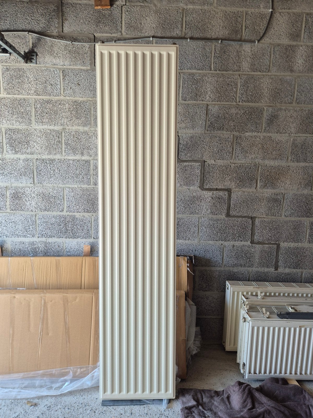 Verticale radiator 2 stuks, Doe-het-zelf en Bouw, Verwarming en Radiatoren, Ophalen, Radiator