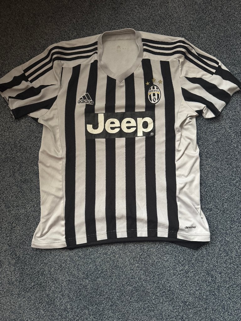 Juventus 2015/16 thuisshirt, Sports & Fitness, Football, Taille L, Envoi, Utilisé, Maillot