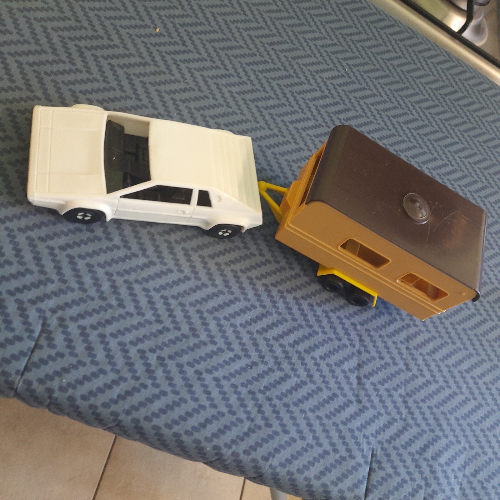 JOUSTRA SET*ca.1:32*LOTUS ESPRIT + CARAVAN*VINTAGE*PLASTIC*, Ophalen, Zo goed als nieuw, Auto, Overige merken