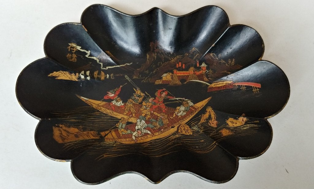 Chinoiserie papier maché SCALOPPED TRAY, Antiek en Kunst, Natuurlijk materiaal, Gemerkt, Overige typen, China