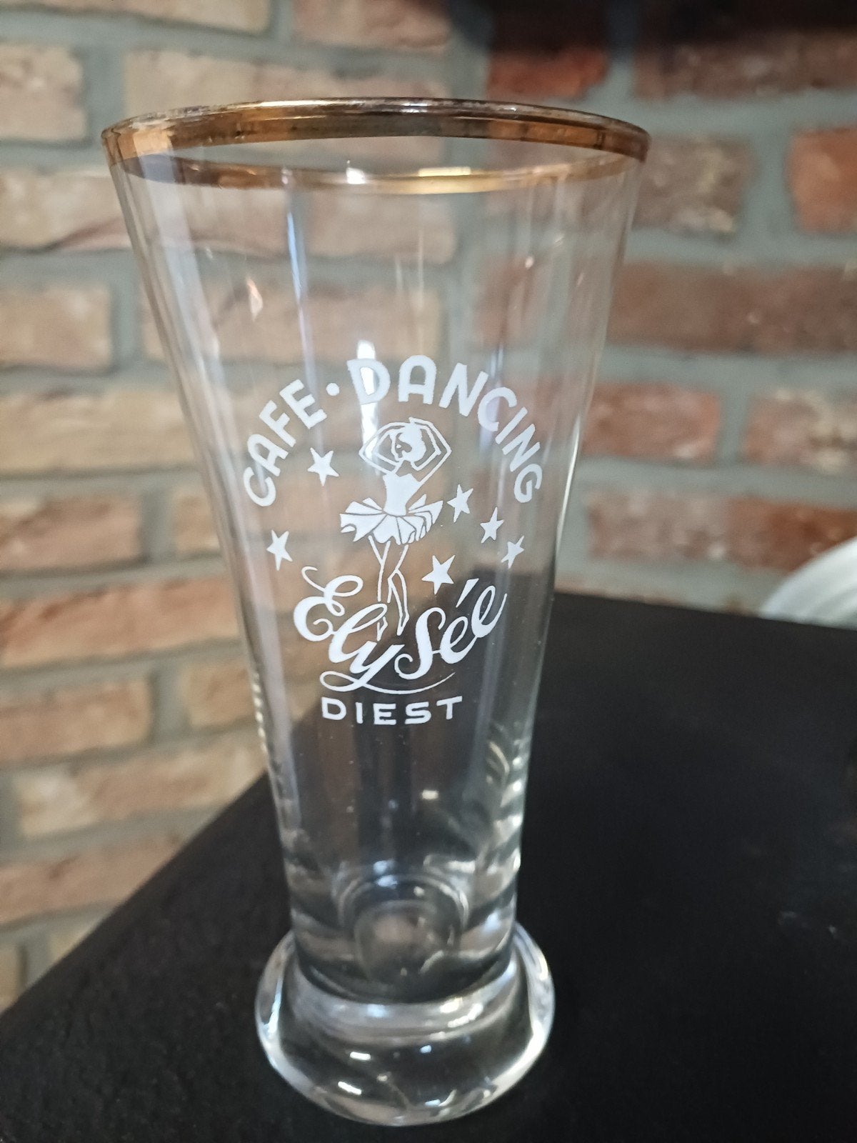 oud fluitglas van cafe dancing Elysee uit diest, Ophalen