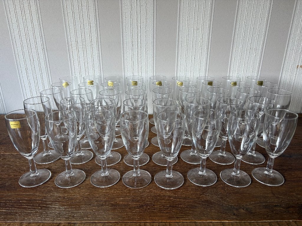 Grand ensemble de 43 verres Luminarc (apéritif/vin), Collections, Verres & Petits Verres, Neuf, Autres types, Enlèvement ou Envoi