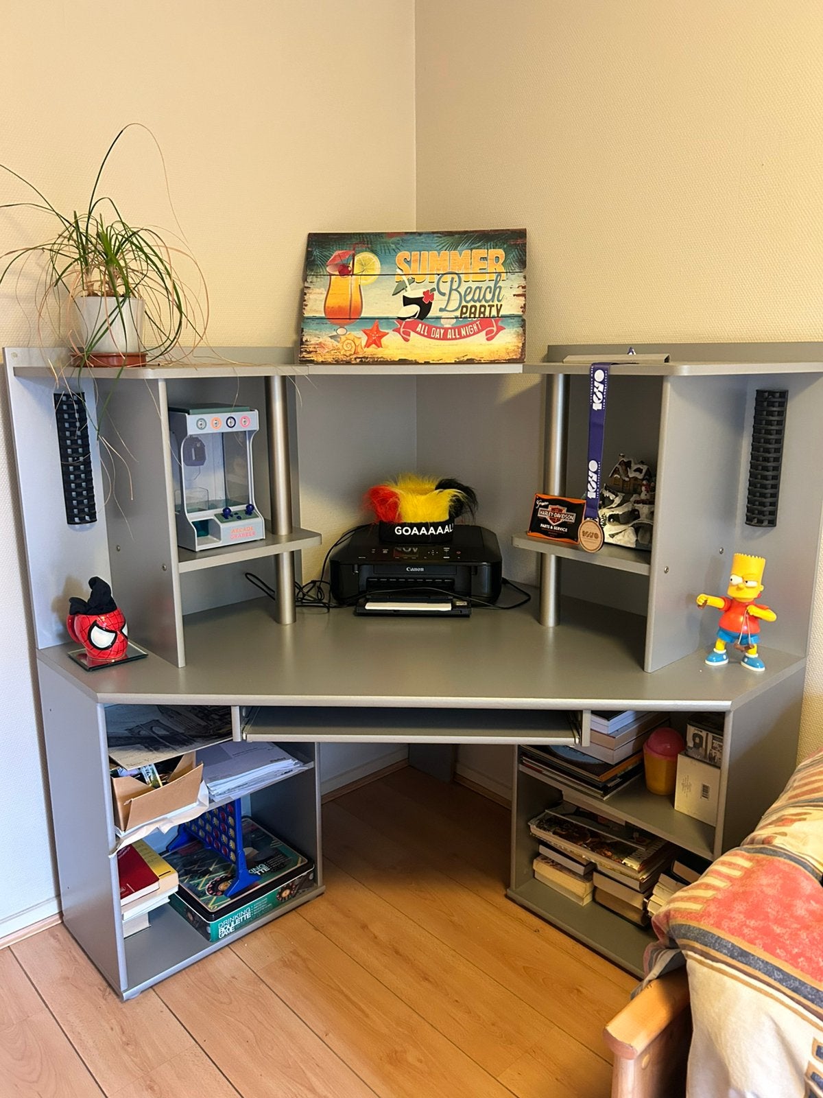 Bureau gris, Enlèvement, Utilisé