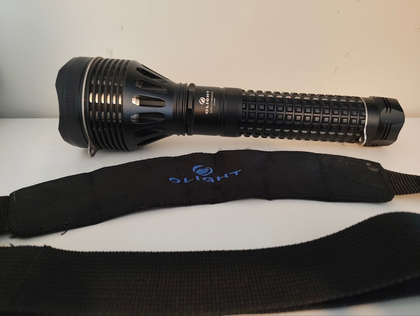Olight sr95 intimidator, Caravans en Kamperen, Zaklampen, Verzenden