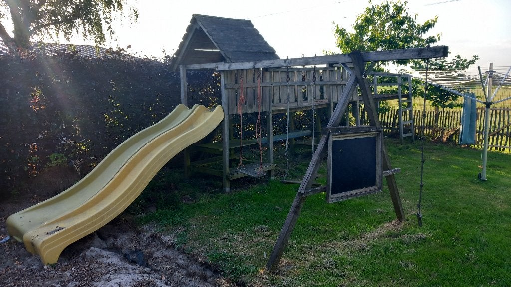 Houten speelhuis, 2 glijbanen, 2 schommels, ..., Ophalen, Gebruikt, Klimnet
