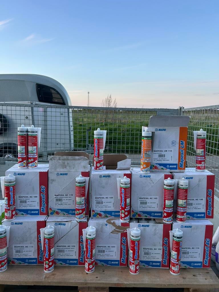 Silicone Mapei neufs prix pour 1, Enlèvement