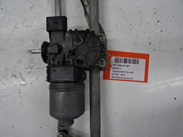 MOTEUR ESSUIE-GLACE AVANT Seat Ibiza ST (6J8) (6R1955119A), Mevr. I. Hauben, Utilisé, Rue de l'Espoir 34 34
4030  GRIVEGNÉE, BE
