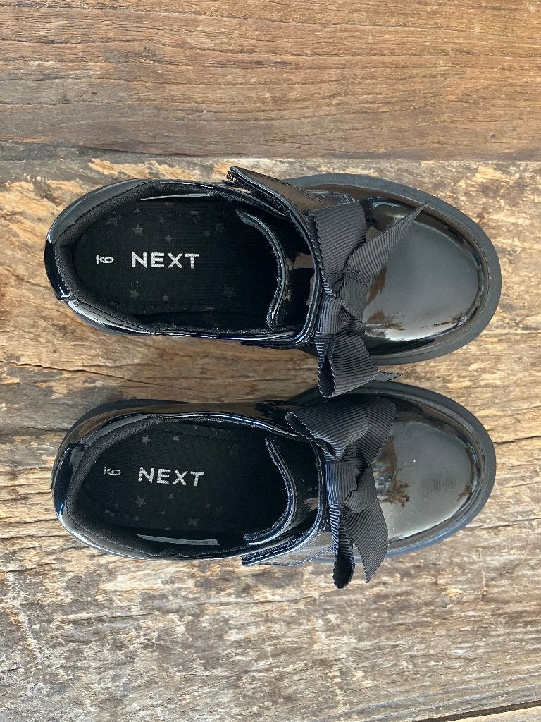Schoenen gelakt NEXT - maat 9 26/27 - Eeklo, Kinderen en Baby's, Kinderkleding | Schoenen en Sokken, Meisje, Schoenen, Nieuw, Ophalen of Verzenden