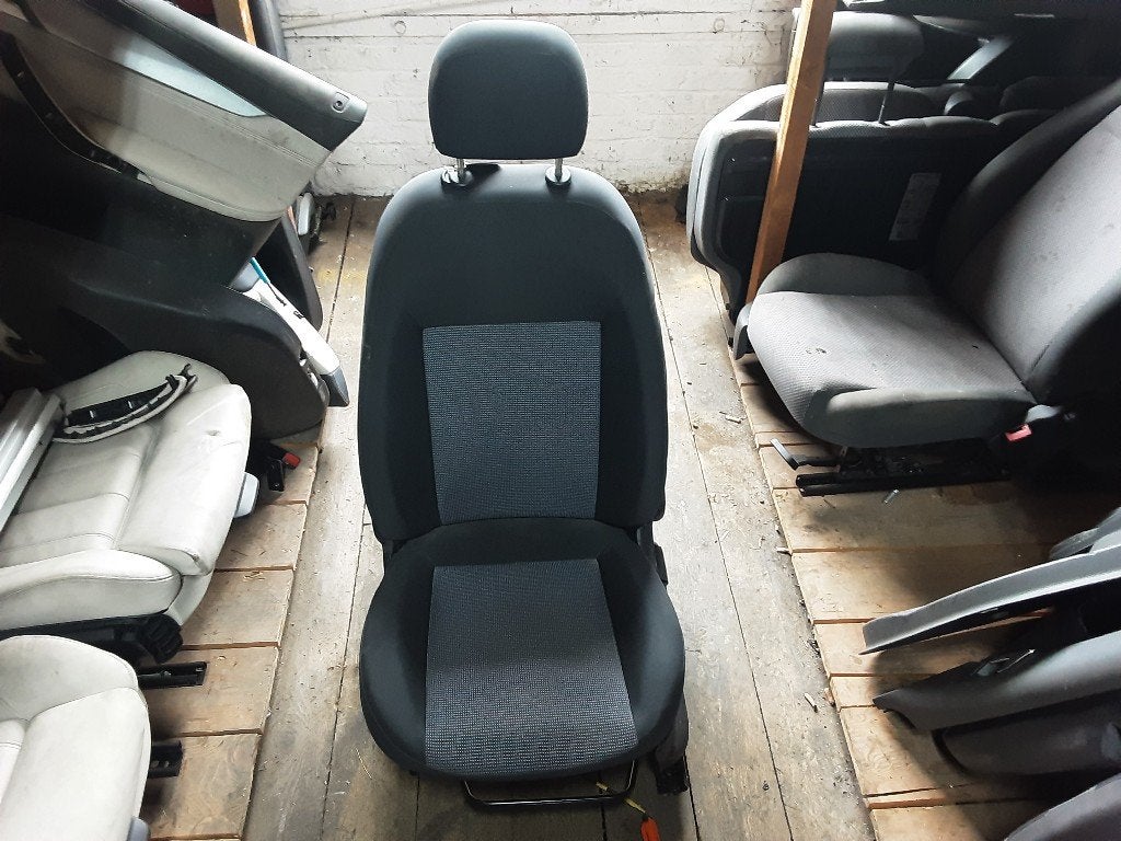SIEGE AVANT GAUCHE ( CONDUCTEUR ) Peugeot Bipper (AA), Kontakt-peugeot@peugeot.com, Utilisé, Peugeot Deutschland GmbH, Bahnhofsplatz
65423  Rüsselsheim, DE