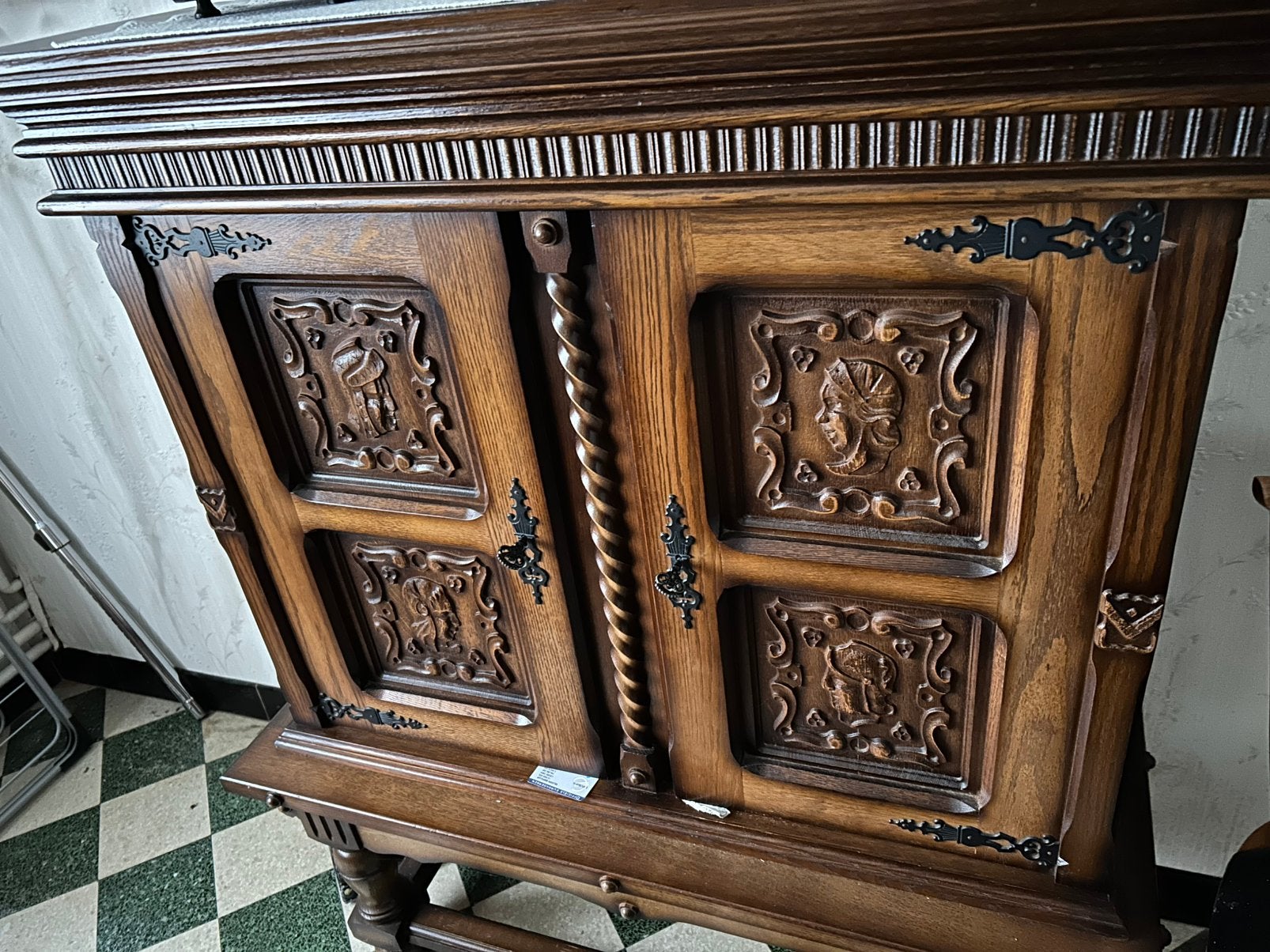 Eetkamer met 2 kasten 6 stoelen en tafel, Antiek en Kunst, Ophalen