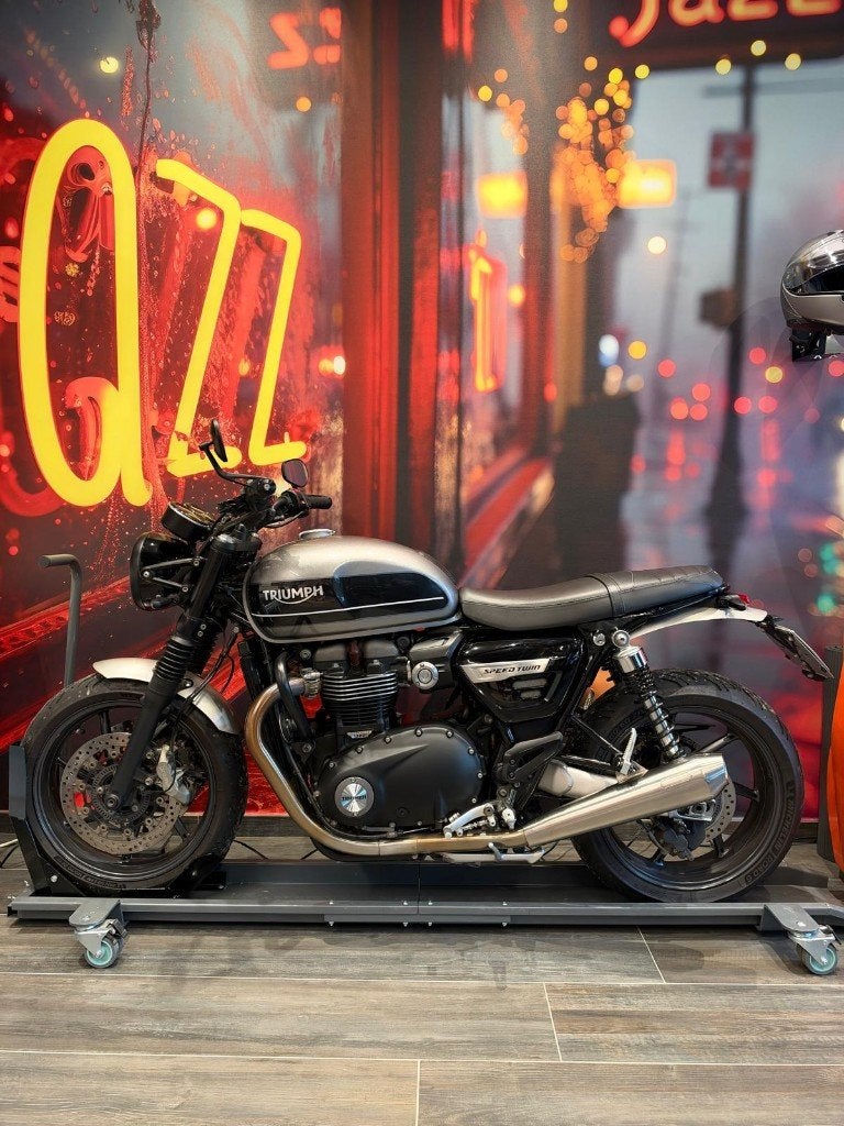 Moto Triumph à vendre, Permis Moto A, Occasion, Plus de 35 kW, 2 cylindres