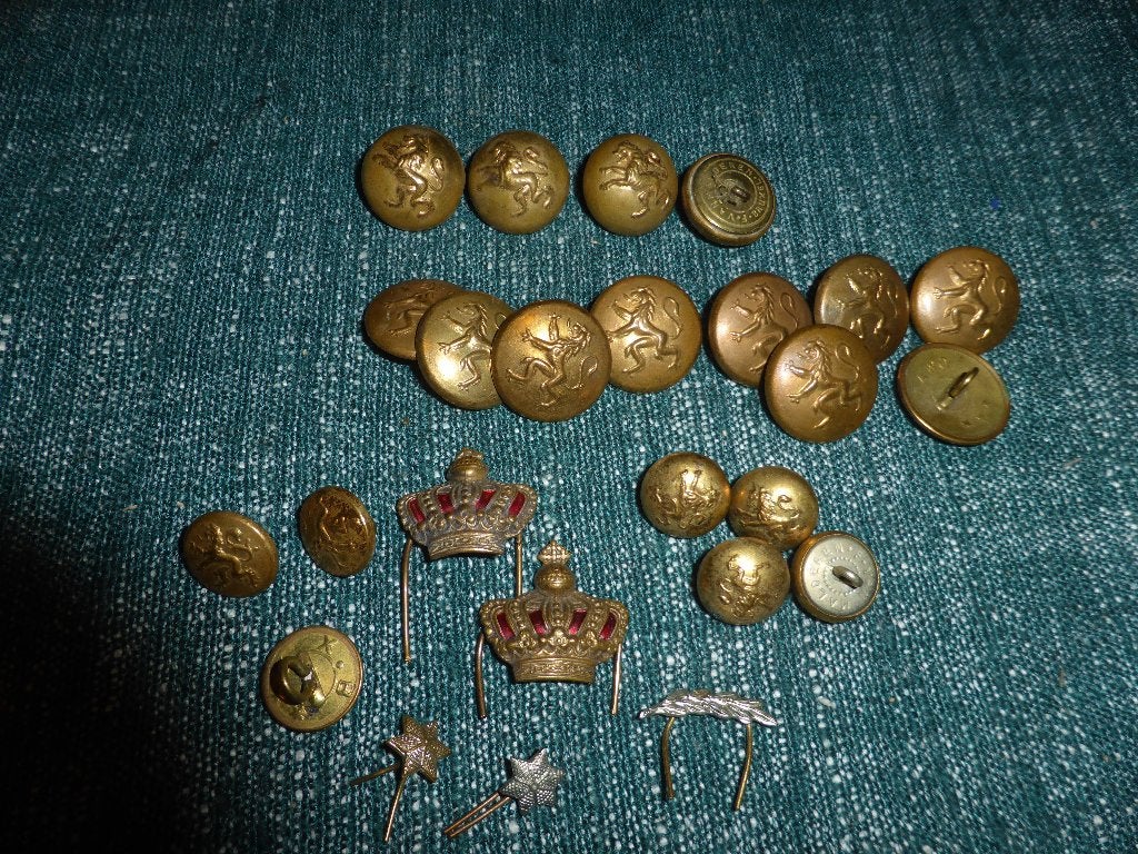 Militaire uniformknopen en bijpassende insignes, Ophalen of Verzenden, Overige soorten