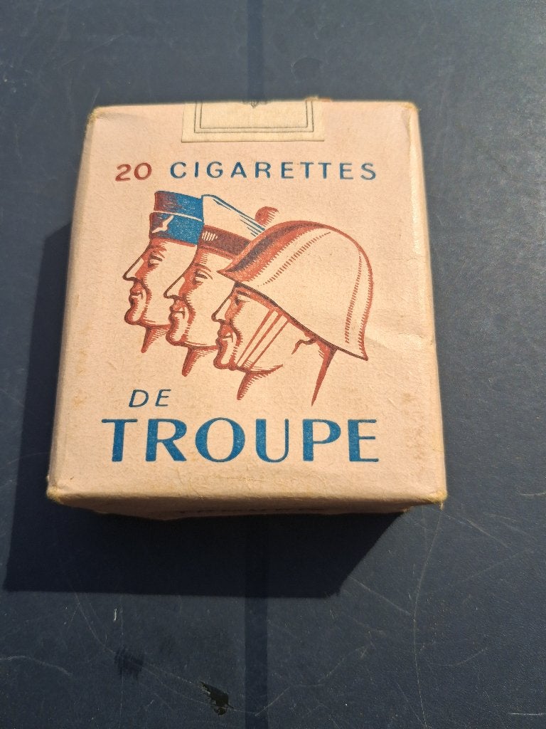 Ancien paquet de CIGARETTES LA TROUPE... bandeau fiscal.., Enlèvement ou Envoi, Comme neuf, Ustensile