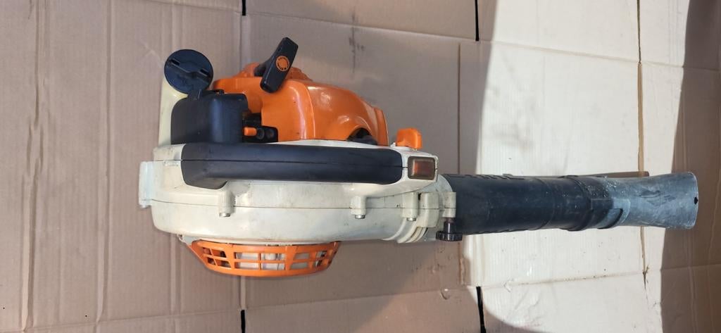 Stihl bladblazer SH85, Ophalen