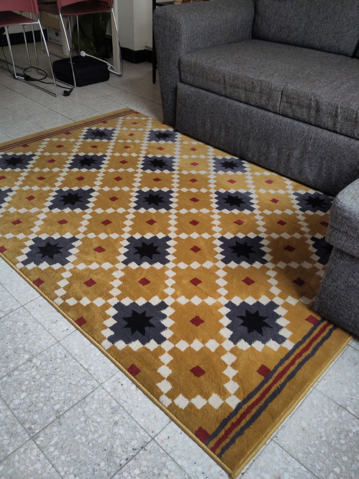 Joli tapis aux couleurs chaleureuses, Ophalen