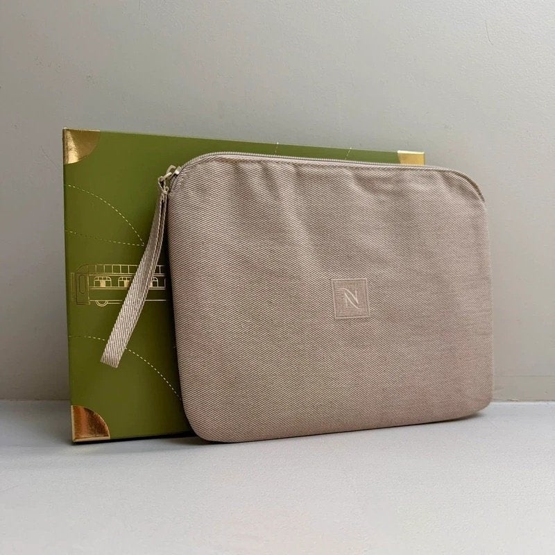 Nespresso Travel Pouch – nieuw – originele geschenkdoos, Ophalen of Verzenden, Nieuw, Beige, Heer of Dame