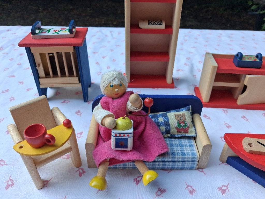 Meubels en popjes in hout voor poppenhuis, Verzamelen, Ophalen, Poppenhuis