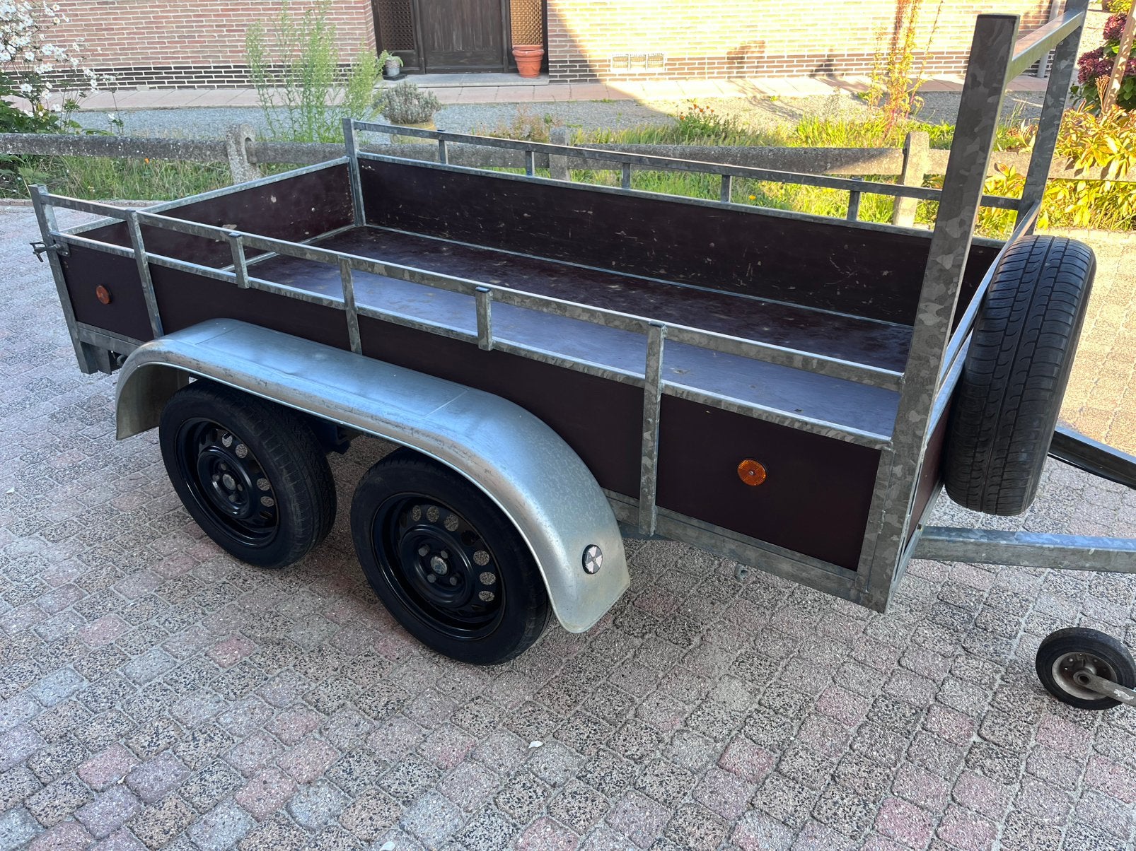Dubbelas aanhangwagen, Ophalen, Zo goed als nieuw