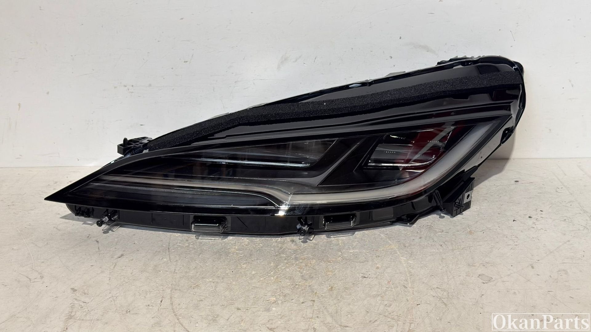 Phare gauche LED pour Tesla Model 3 Highland, Tesla, Inc., Utilisé, Info@tesla.com, Tesla Road 1
78725  Austin