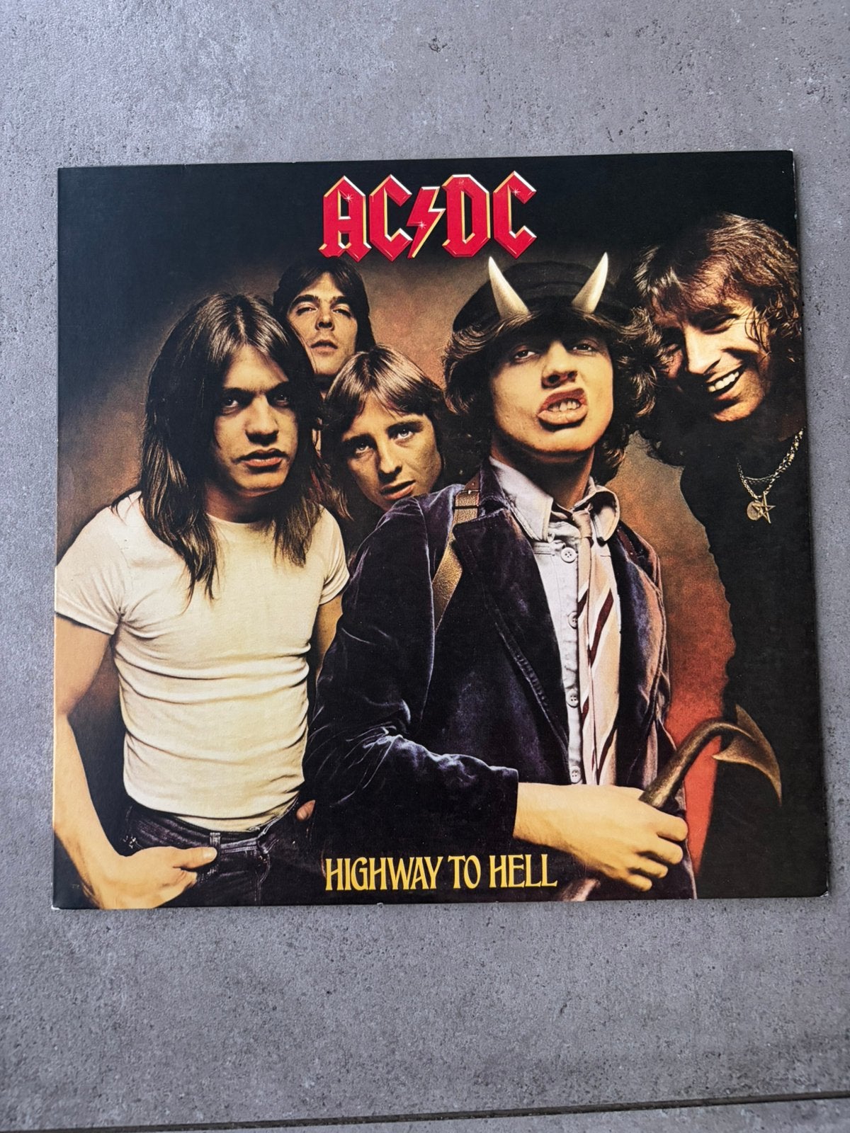 AC DC, Ophalen, Zo goed als nieuw
