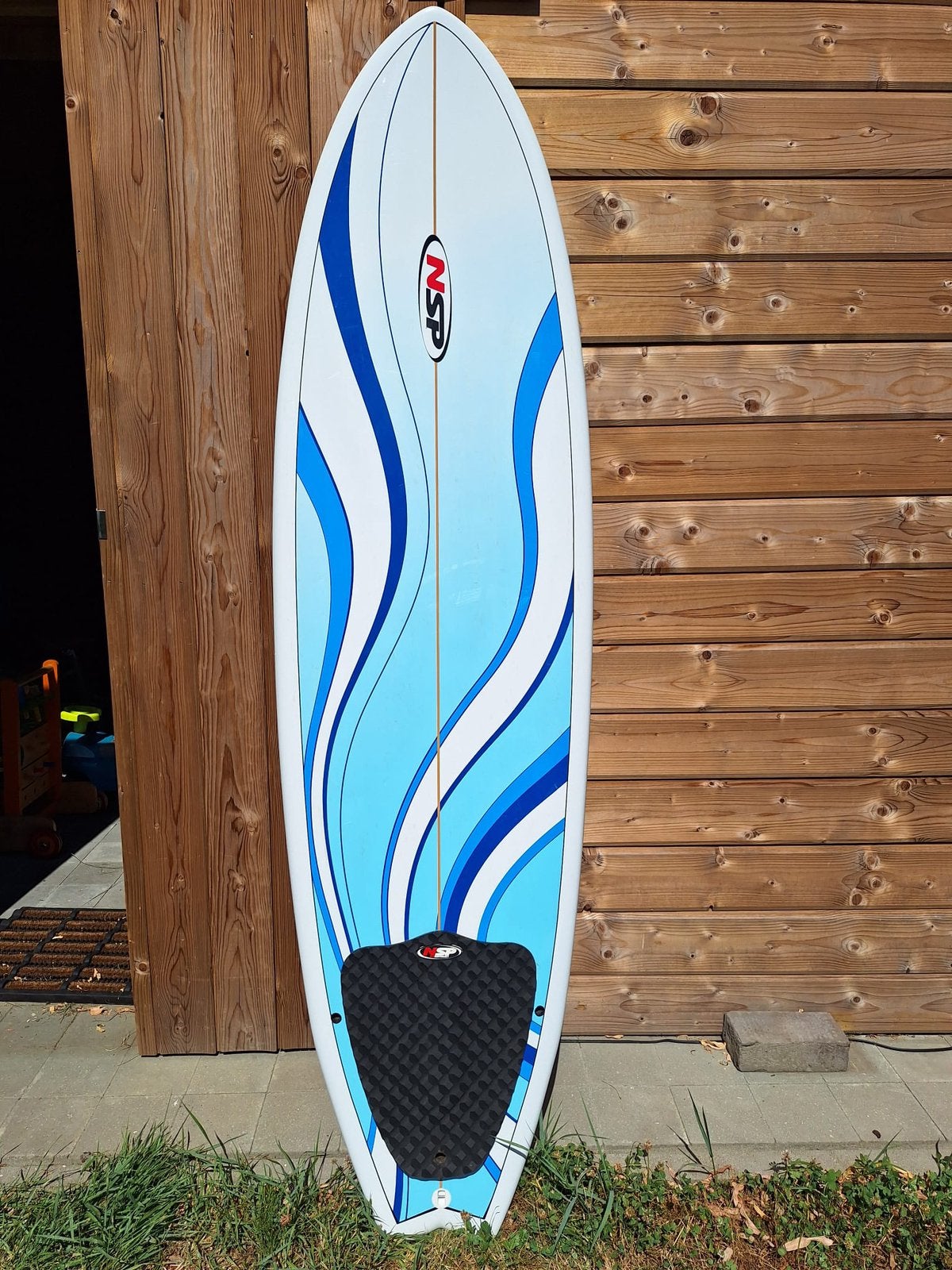 Surfboard NSP 6’4”Fish shape met stevige stransportzak, Enlèvement, Utilisé, Fish