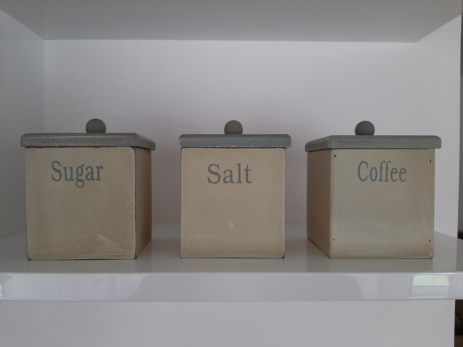 Retro voorraadpotten, Ophalen