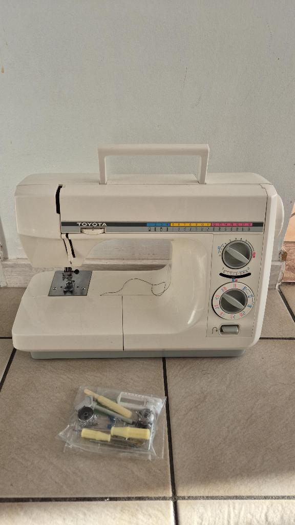 Naaimachine Toyota  model 4041 - Japanse , zo goed als nieuw, Hobby & Loisirs créatifs, Machines à coudre & Accessoires, Enlèvement