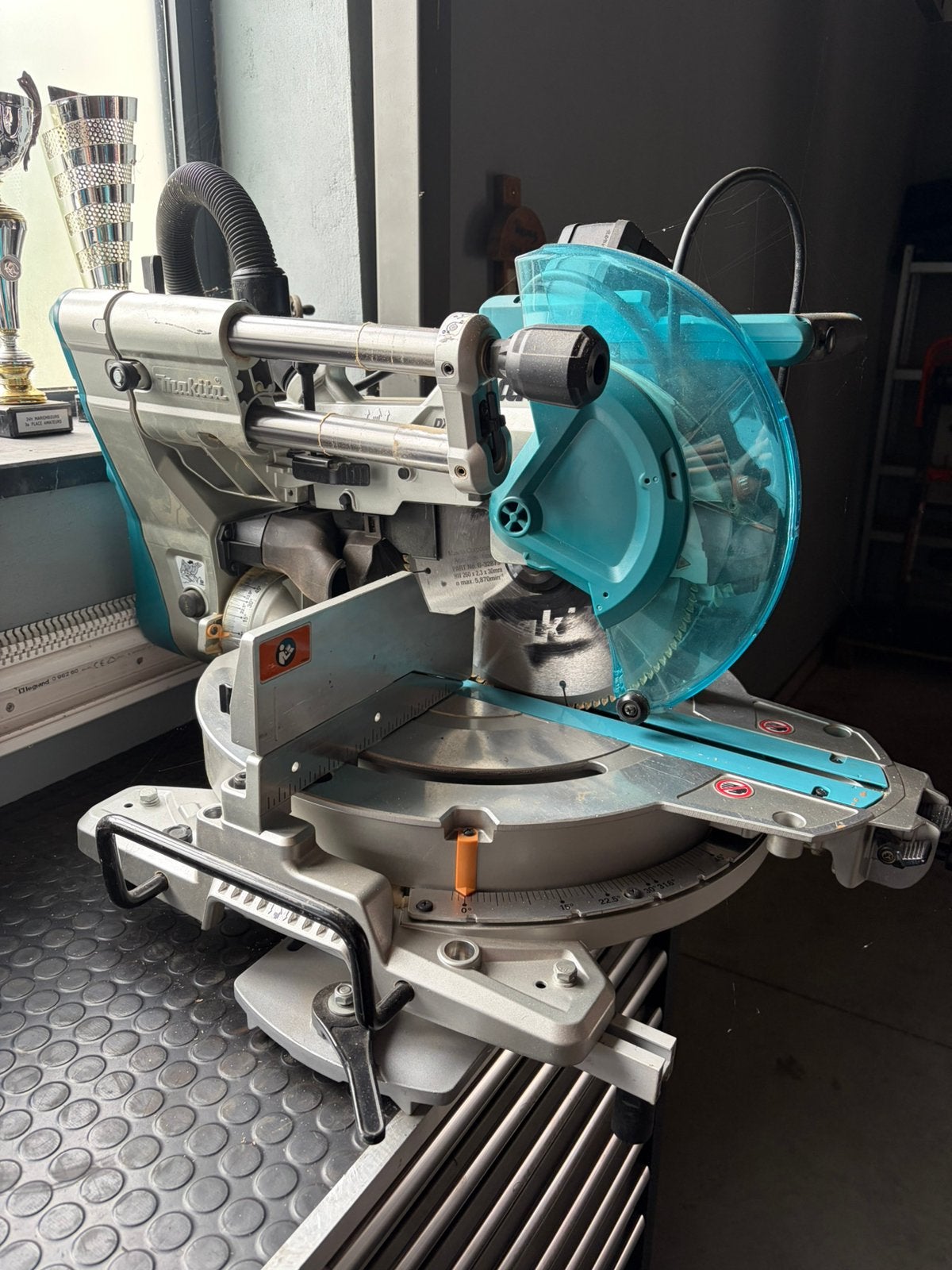 Makita verstekzaag verkopen, Doe-het-zelf en Bouw, Ophalen, 70 mm of meer, Zo goed als nieuw, Afkortzaag