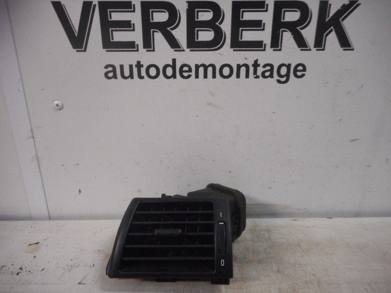 DASHBOARD LUCHTROOSTER LINKS BMW 3 serie Compact (E46 / 5), Gebruikt, BMW, Petuelring 130
80809  München, DE, Bayerische Motoren Werke AG