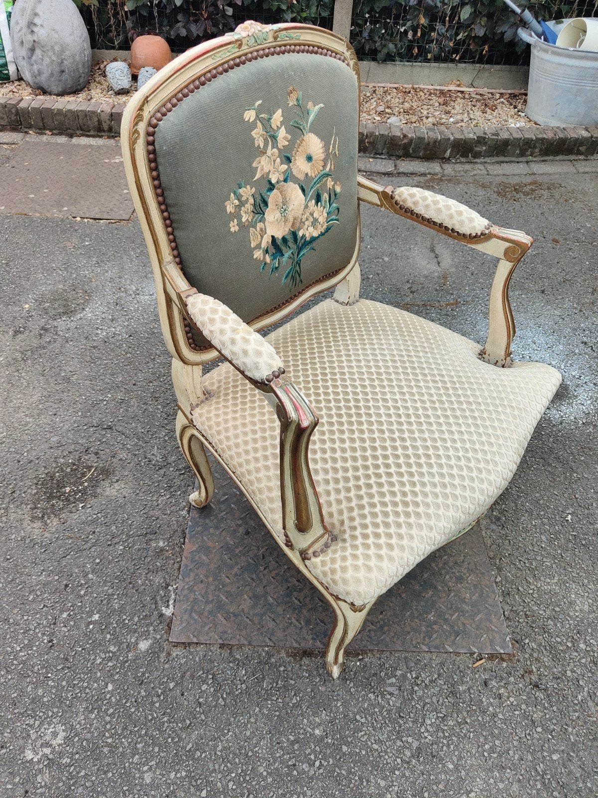 Chaise Louis XV, Enlèvement