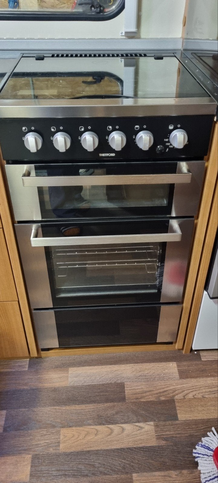 Thetford Caprice (K1500 / Mk3), 4-Pits caravanfornuis, Ophalen, Gebruikt